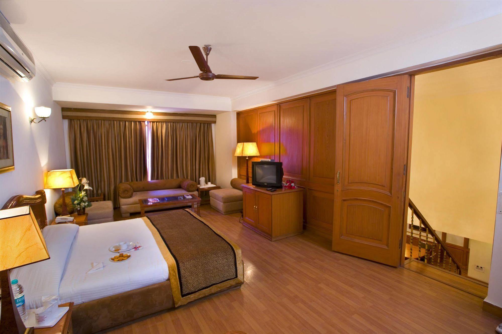 ניו דלהי The Bmk Hotel מראה חיצוני תמונה