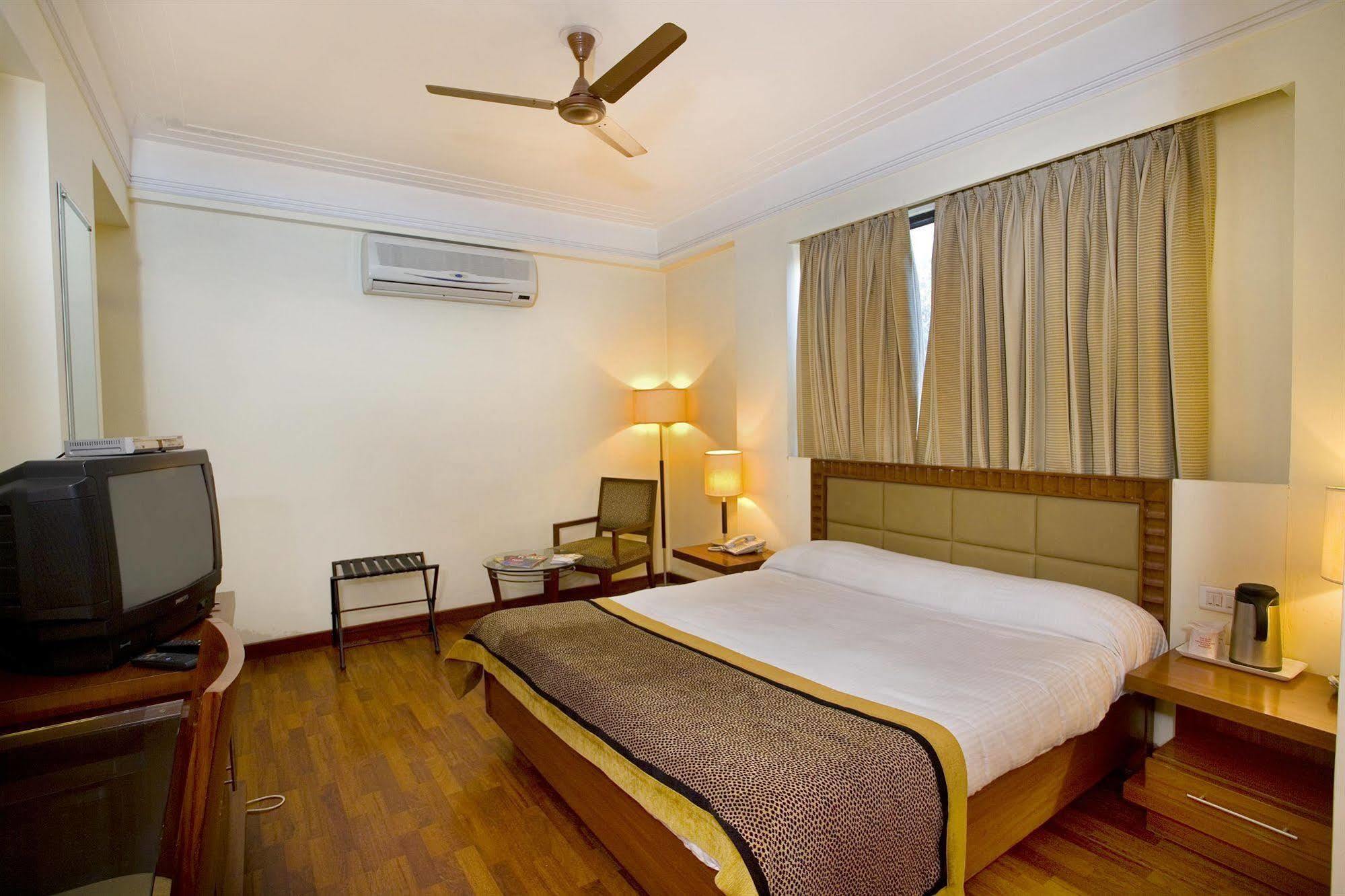 ניו דלהי The Bmk Hotel מראה חיצוני תמונה